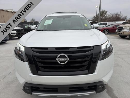 2025 Nissan Pathfinder Platinum 4WD