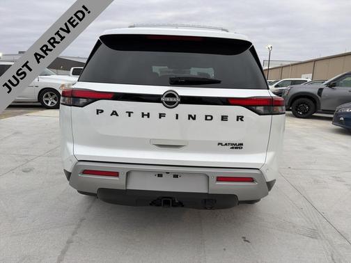 2025 Nissan Pathfinder Platinum 4WD