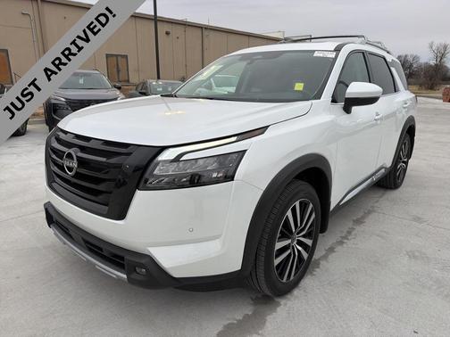 2025 Nissan Pathfinder Platinum 4WD