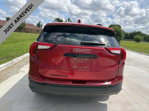 Cayenne Red Tintcoat 2022 GMC Terrain SLE