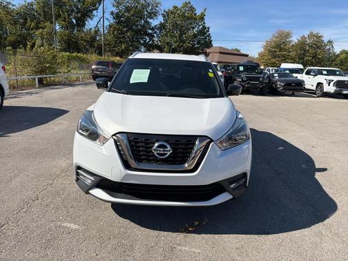 2019 Nissan Kicks SR