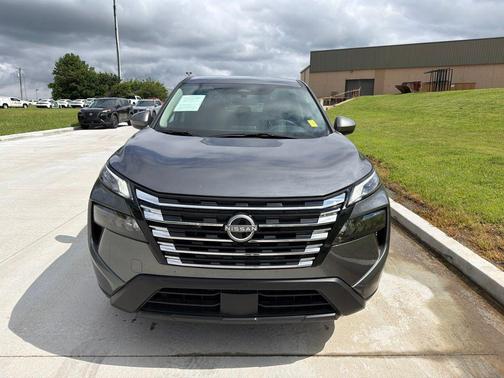 Gun Metallic 2025 Nissan Rogue SV