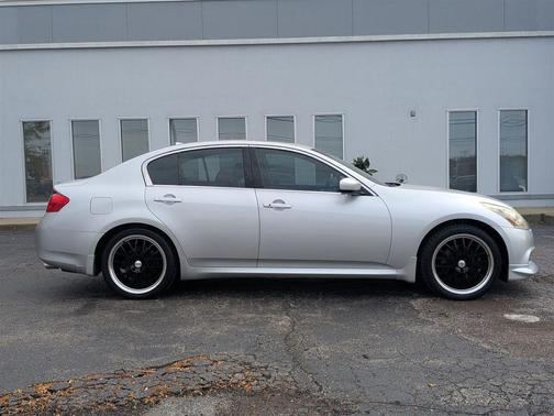 2011 INFINITI G37x Base