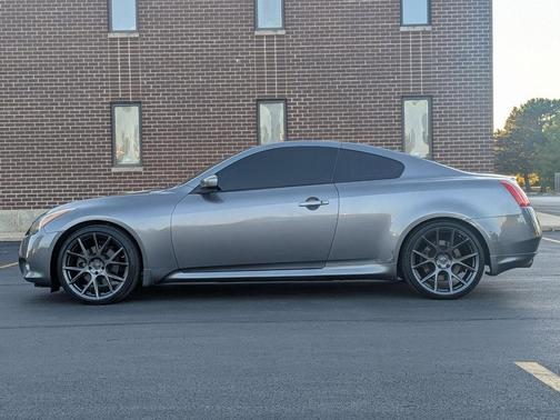 2011 INFINITI G37 Sport