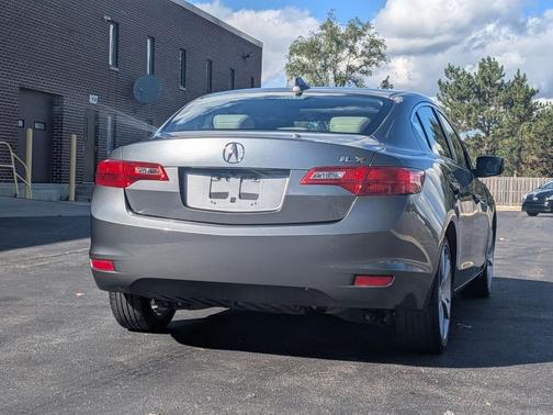 2013 Acura ILX 2.0L w/Premium Package