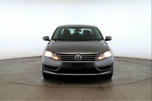 2014 Volkswagen Passat 1.8T Auto SE w/Sunroof & Nav