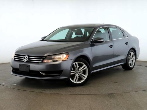 2014 Volkswagen Passat 1.8T Auto SE w/Sunroof & Nav