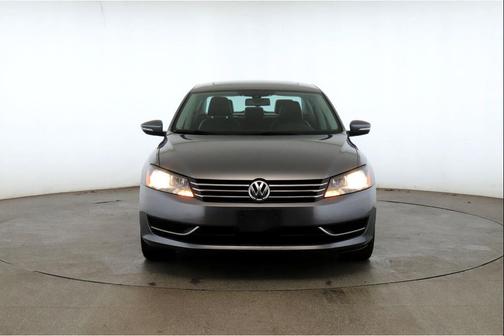 2014 Volkswagen Passat 1.8T Auto SE w/Sunroof & Nav