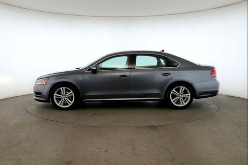 2014 Volkswagen Passat 1.8T Auto SE w/Sunroof & Nav