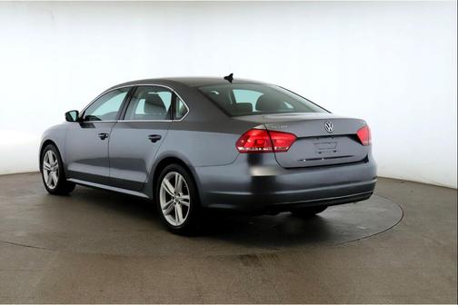 2014 Volkswagen Passat 1.8T Auto SE w/Sunroof & Nav