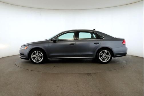 2014 Volkswagen Passat 1.8T Auto SE w/Sunroof & Nav