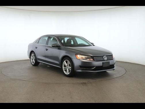 2014 Volkswagen Passat 1.8T Auto SE w/Sunroof & Nav