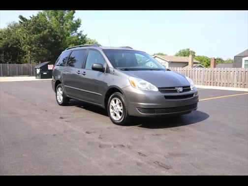 2004 Toyota Sienna LE
