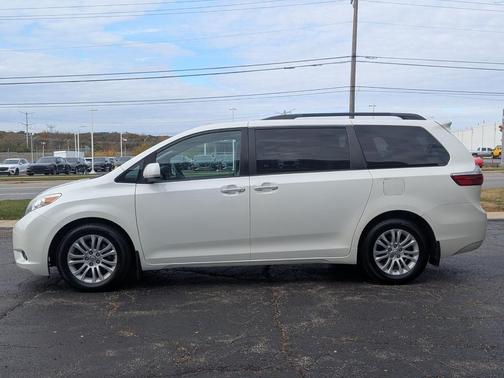 2015 Toyota Sienna XLE