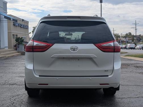 2015 Toyota Sienna XLE