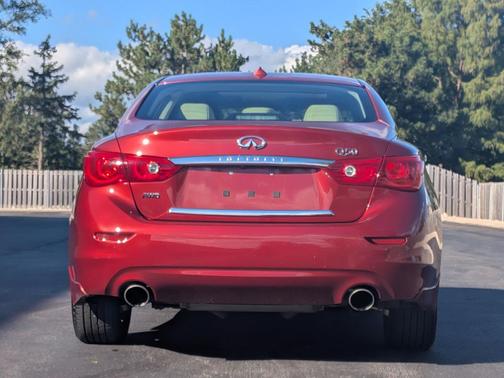 2015 INFINITI Q50 Premium