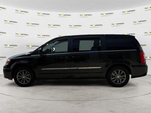 2015 Chrysler Town & Country S