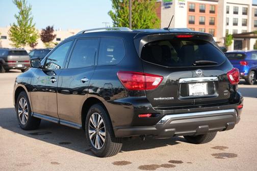 2017 Nissan Pathfinder SV
