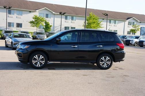2017 Nissan Pathfinder SV