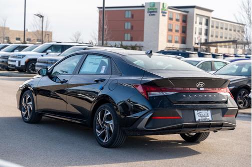 2025 Hyundai ELANTRA HEV SEL Sport