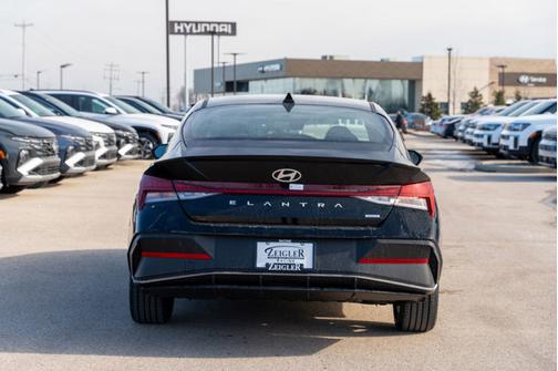 2025 Hyundai ELANTRA HEV SEL Sport