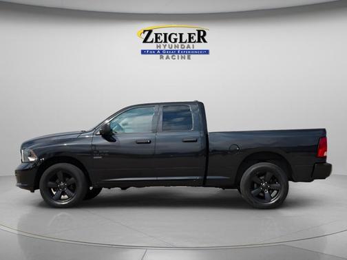 Brilliant Black Crystal Pearlcoat 2019 RAM 1500 Express