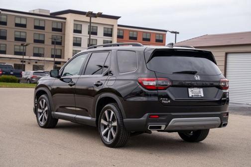 2023 Honda Pilot Touring 8-Passenger