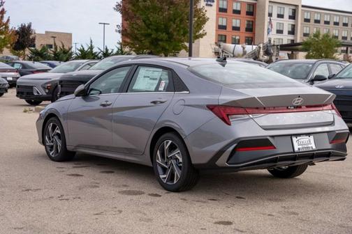 2025 Hyundai ELANTRA SEL