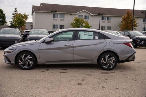 2025 Hyundai ELANTRA SEL