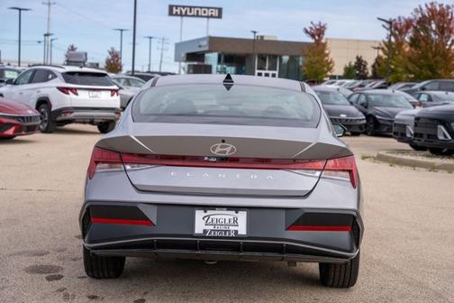 2025 Hyundai ELANTRA SEL