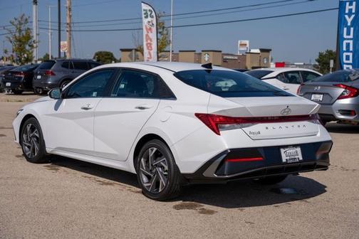 2025 Hyundai ELANTRA SEL