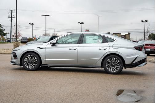 2025 Hyundai SONATA Hybrid SEL