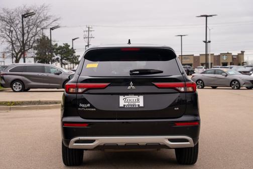 2023 Mitsubishi Outlander SE