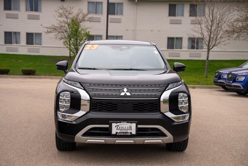 2023 Mitsubishi Outlander SE