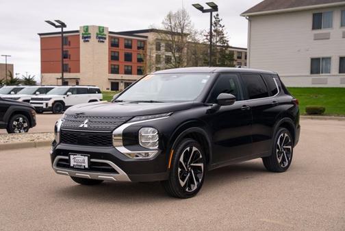 2023 Mitsubishi Outlander SE