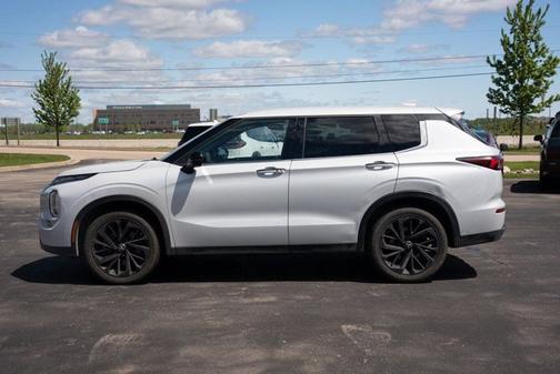 2023 Mitsubishi Outlander SE Black Edition