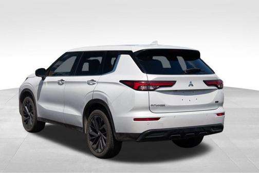 2023 Mitsubishi Outlander SE Black Edition
