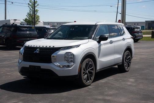 2023 Mitsubishi Outlander SE Black Edition