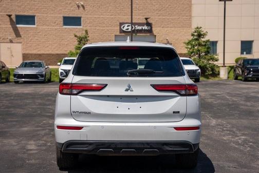 2023 Mitsubishi Outlander SE Black Edition