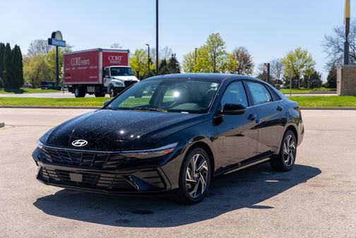 2025 Hyundai ELANTRA Limited