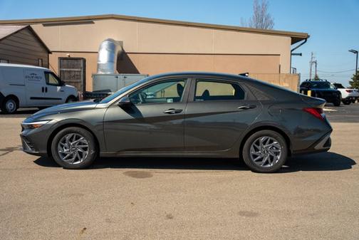 2024 Hyundai ELANTRA HEV Blue