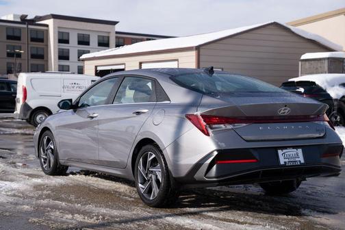 2025 Hyundai ELANTRA SEL