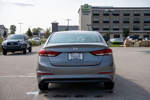 2018 Hyundai ELANTRA SE