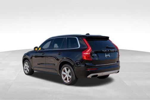 2020 Volvo XC90 T6 Momentum