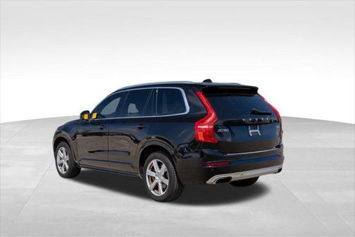 2020 Volvo XC90 T6 Momentum