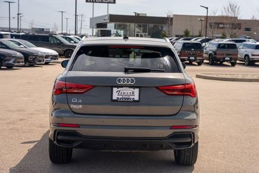 2024 Audi Q3 Premium 45 TFSI S line quattro Tiptronic