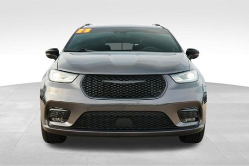 Granite Crystal Metallic Clearcoat 2023 Chrysler Pacifica Limited