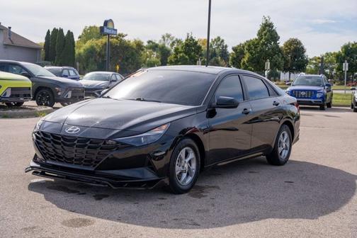 2023 Hyundai ELANTRA SE