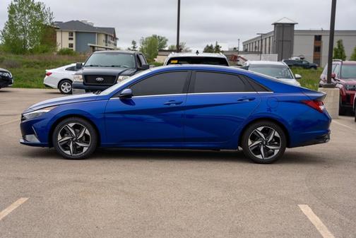 2023 Hyundai ELANTRA Limited