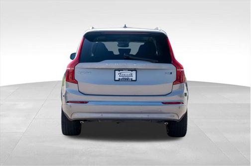2023 Volvo XC90 B5 Plus